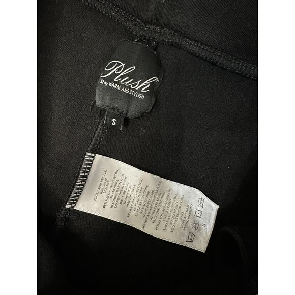 Plush Apparel black heart pajama shorts size Small - Picture 3 of 4